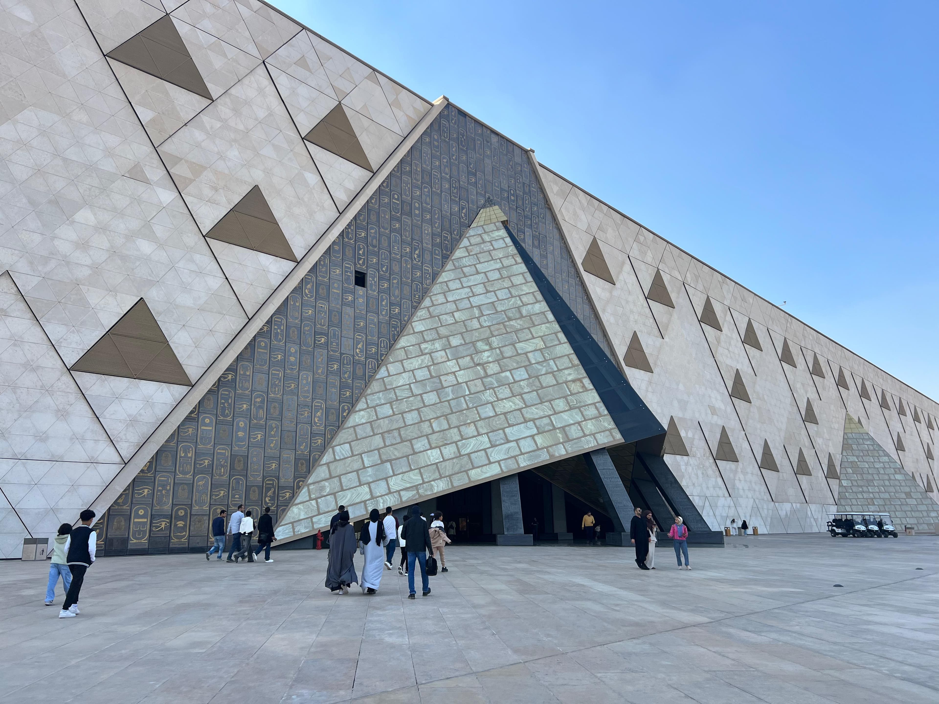 Full Day Tour Giza Pyramids & Grand Egyptian Museum